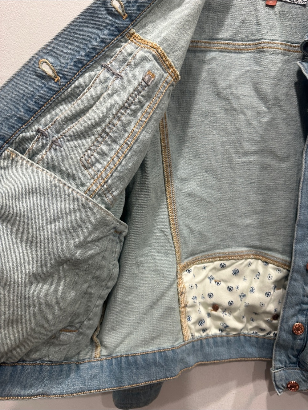 Anthro Pilcro Comeback Boyfriend Denim Jean Jacket size xs light blue pockets - Picture 8 of 10
